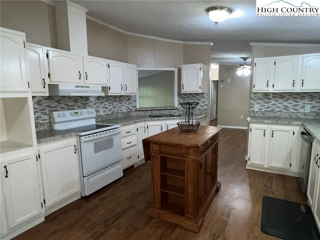 Image number 19 for the current listing