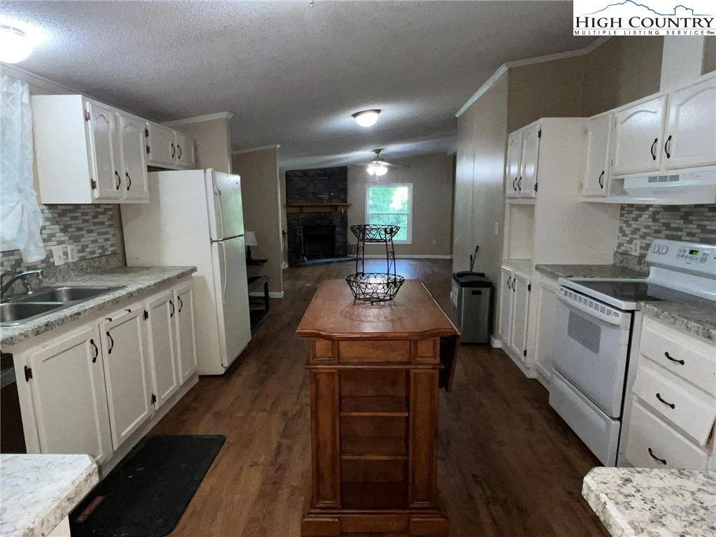 Image number 18 for the current listing