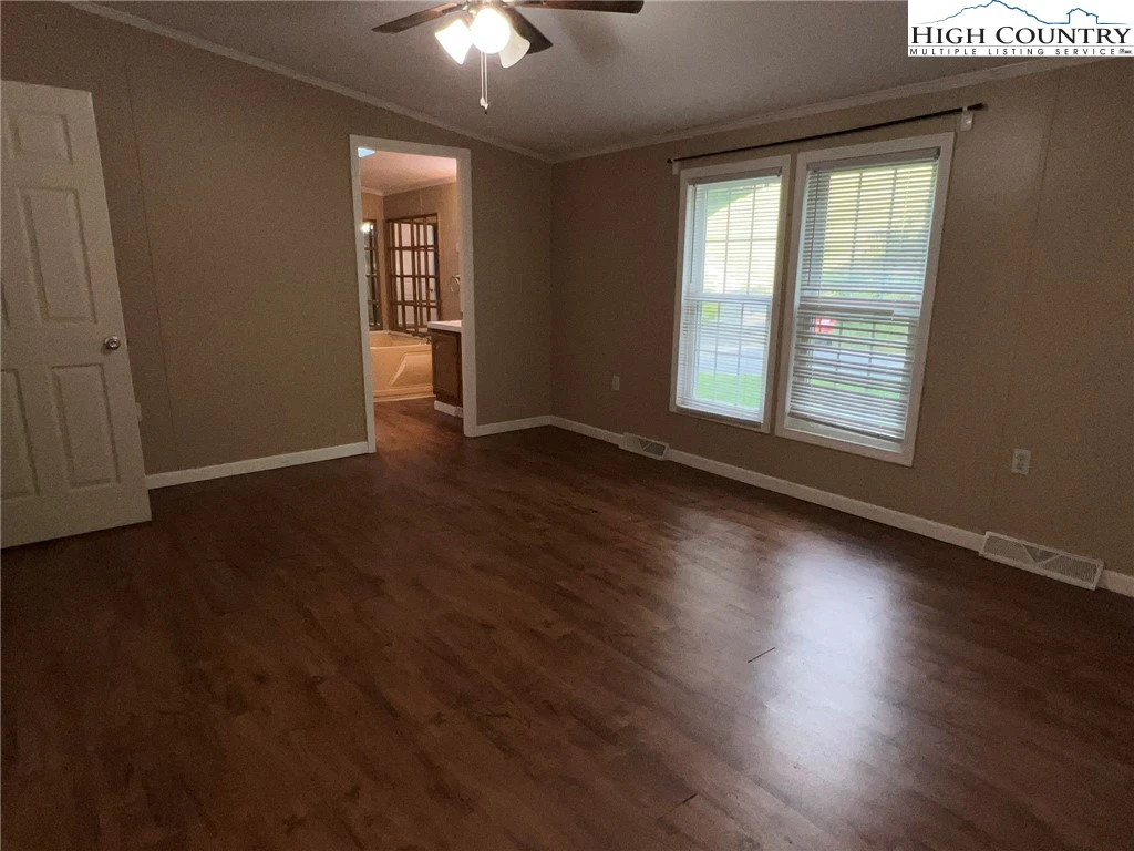 Image number 2 for the current listing