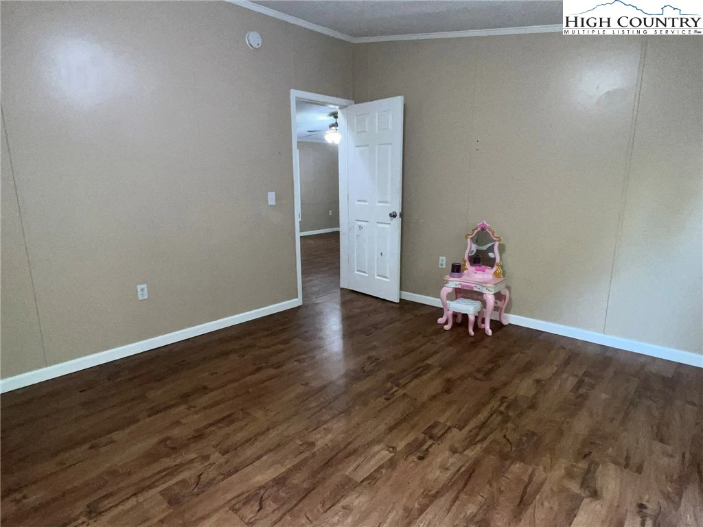 Image number 7 for the current listing