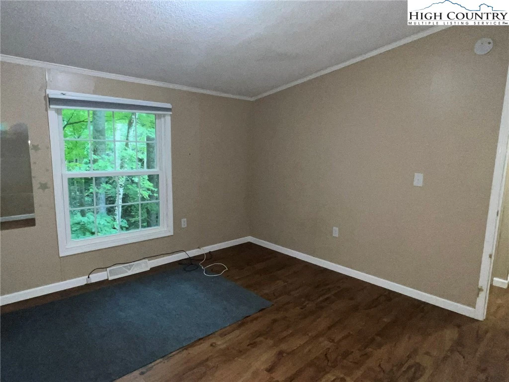 Image number 5 for the current listing