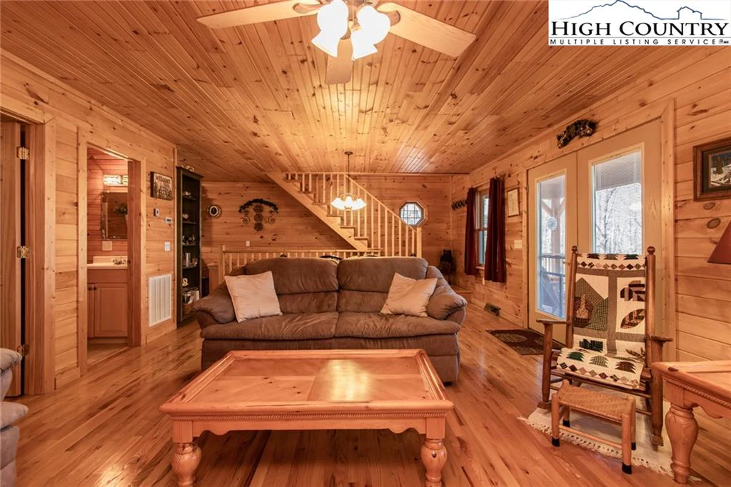 Image number 14 for the current listing