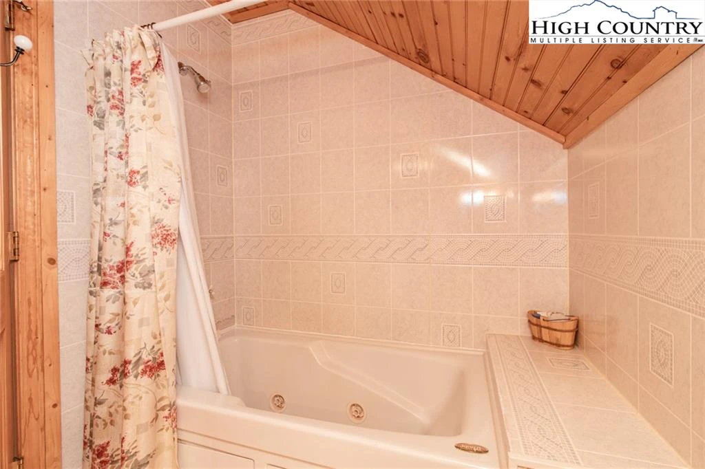 Image number 6 for the current listing