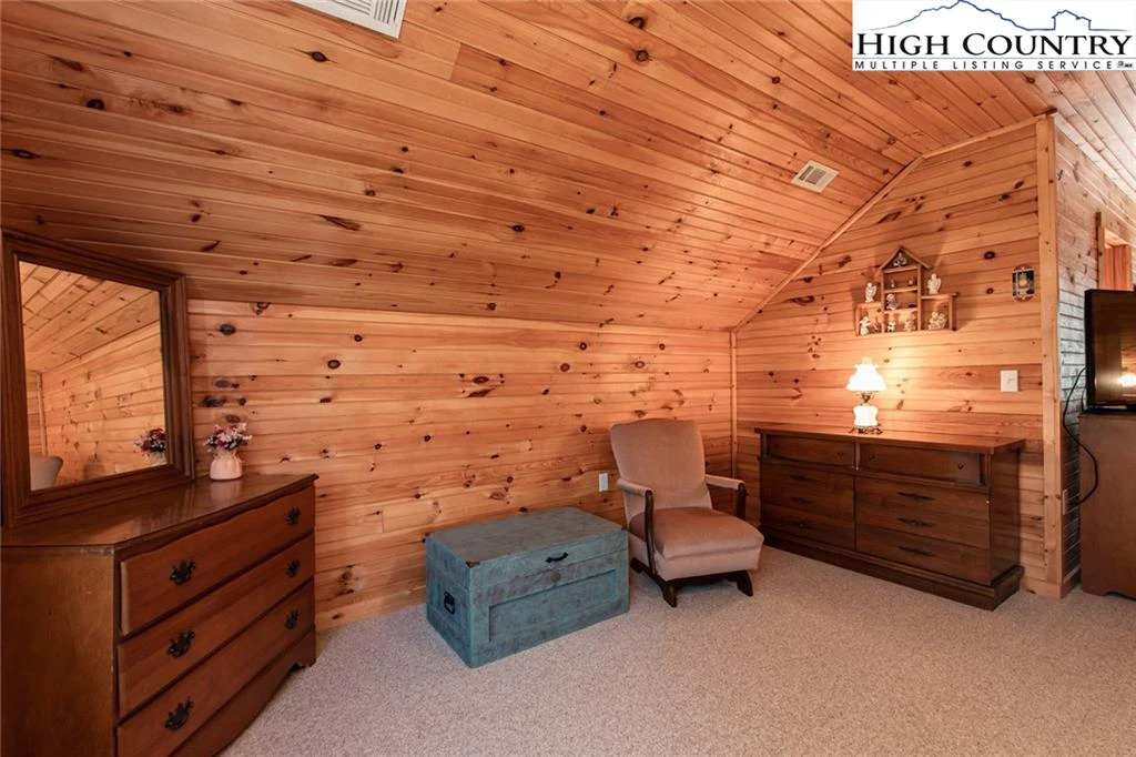Image number 11 for the current listing