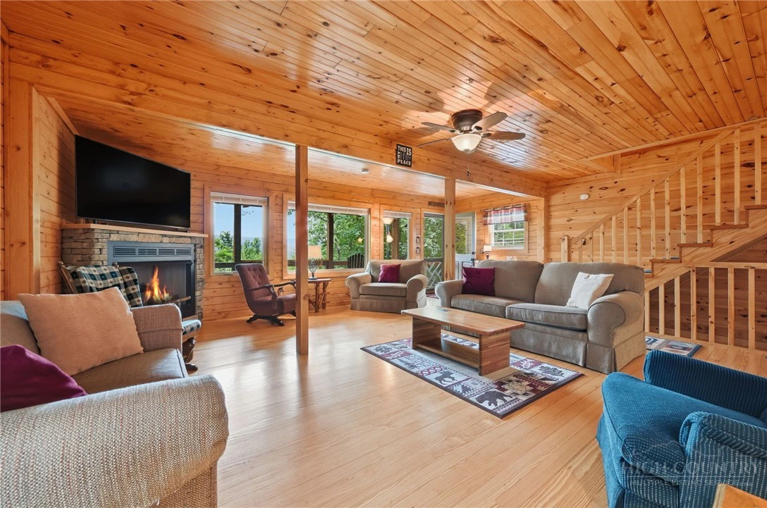 Image number 9 for the current listing