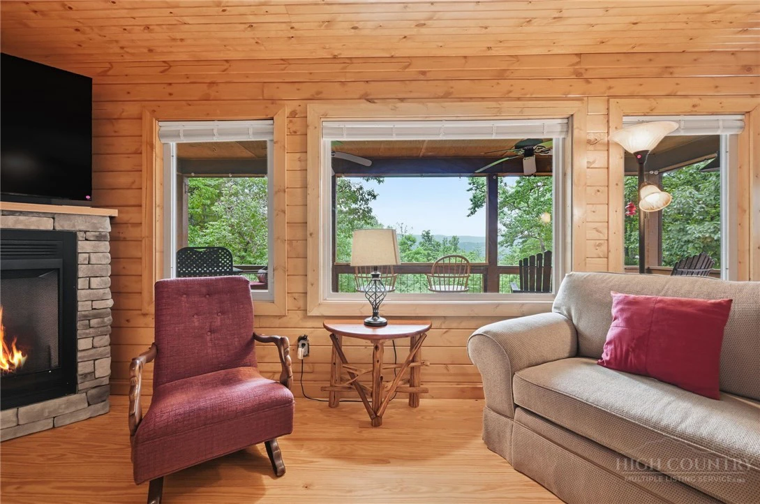 Image number 7 for the current listing