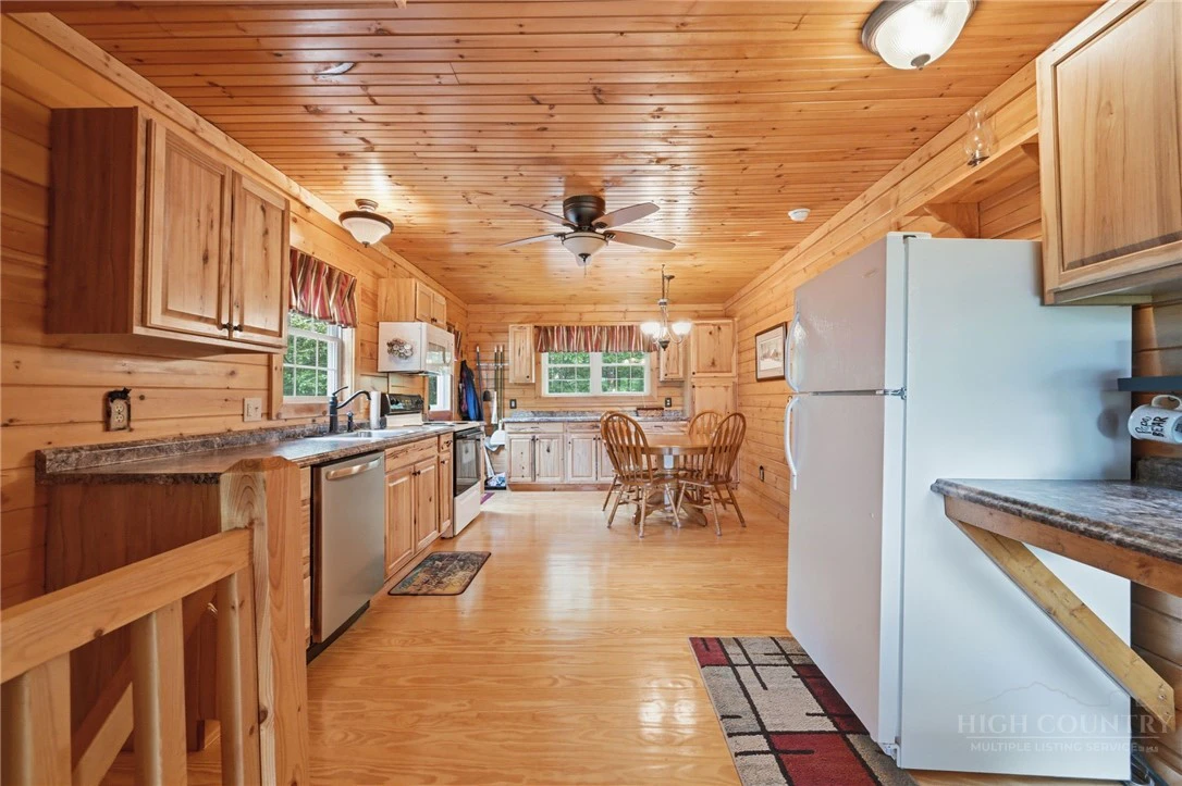 Image number 11 for the current listing