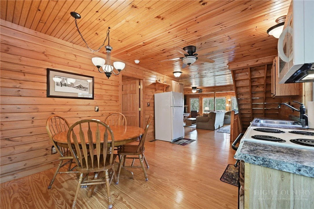 Image number 16 for the current listing