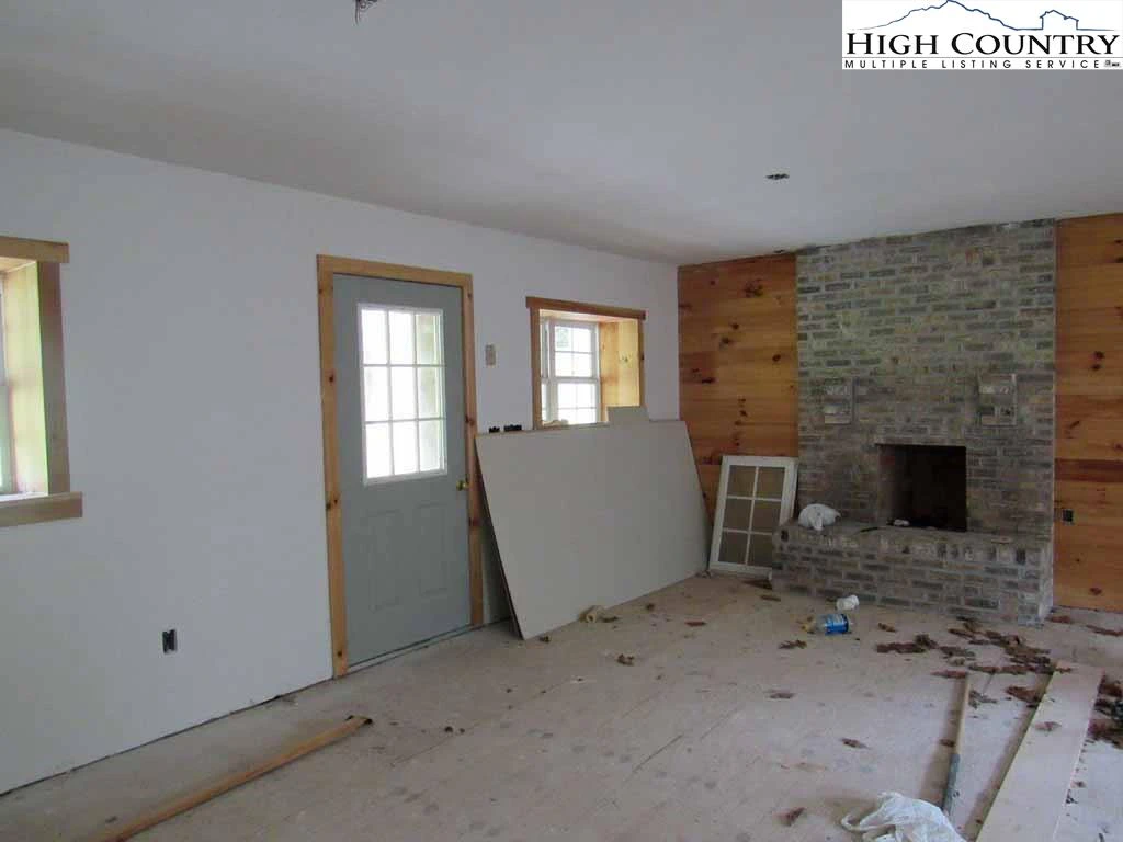 Image number 13 for the current listing