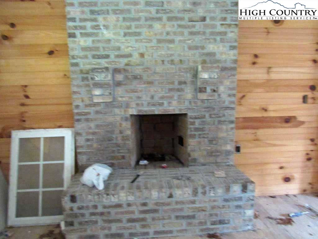 Image number 2 for the current listing