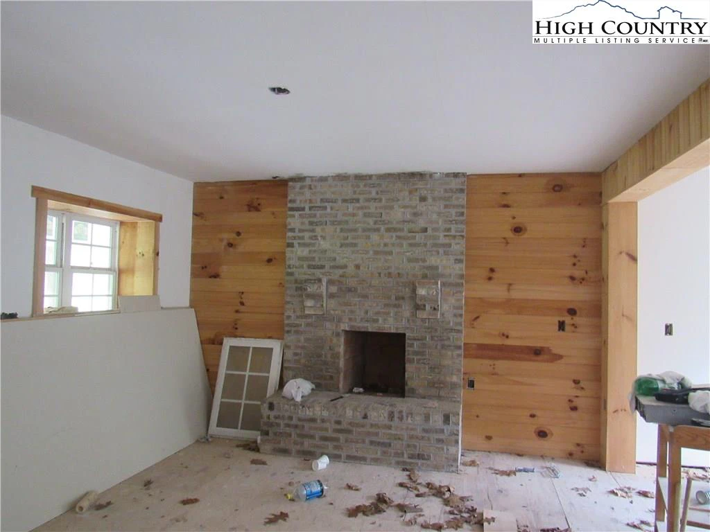 Image number 19 for the current listing