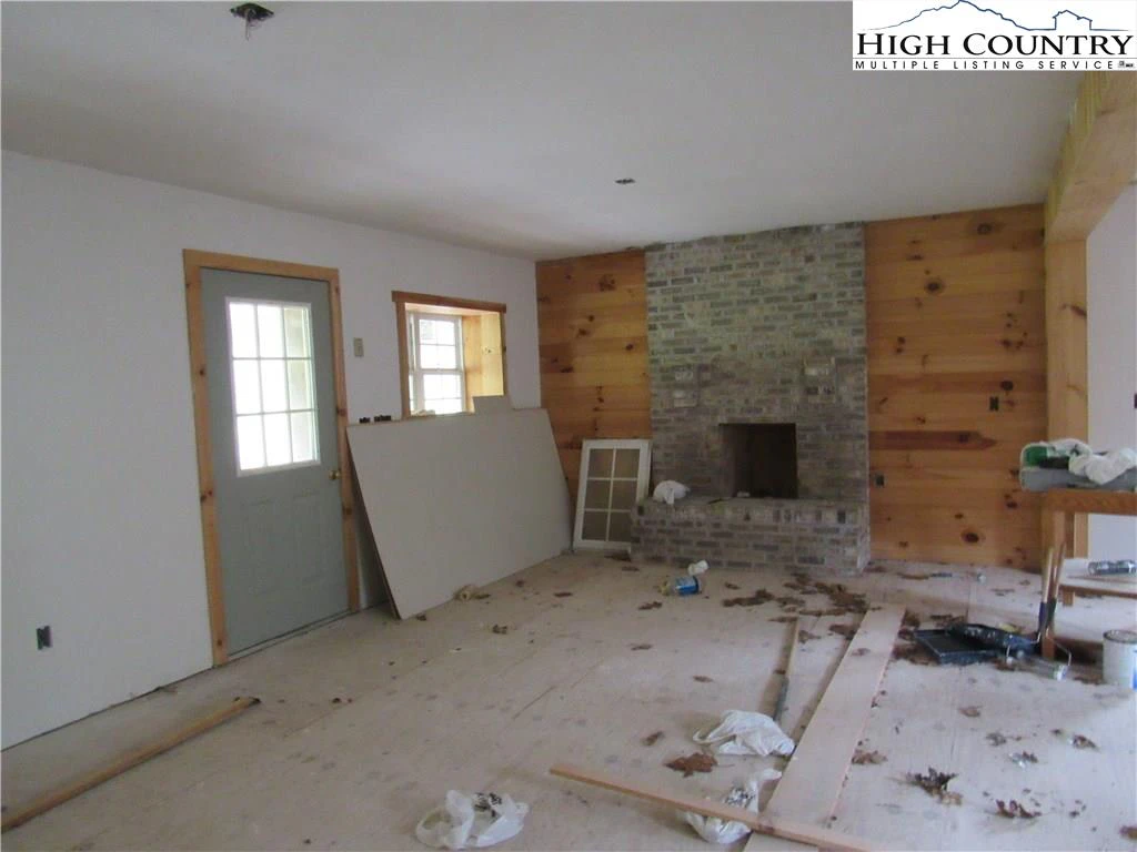 Image number 14 for the current listing
