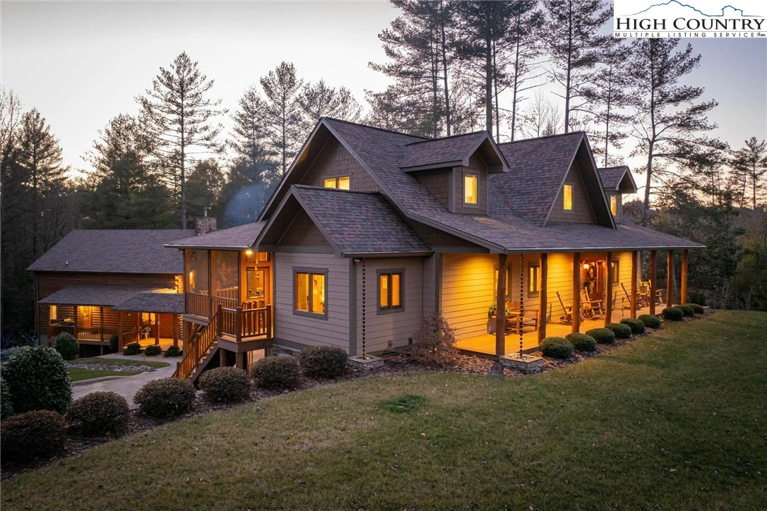 Image number 1 for the current listing