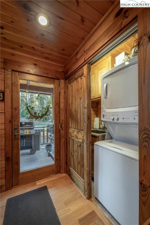 Image number 11 for the current listing