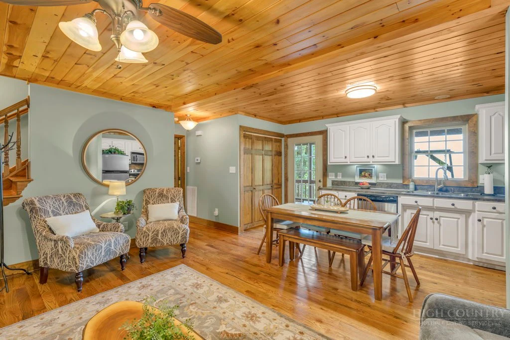 Image number 3 for the current listing