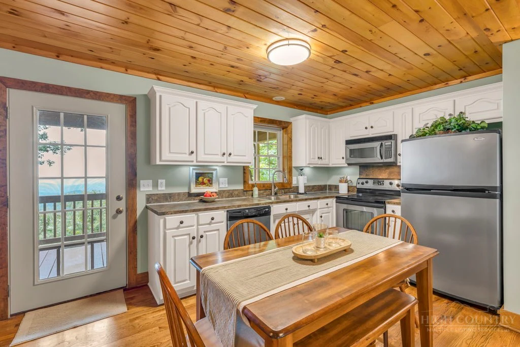 Image number 6 for the current listing