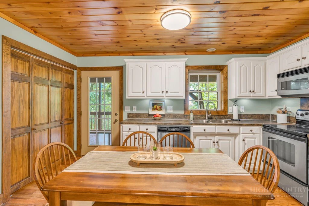 Image number 7 for the current listing