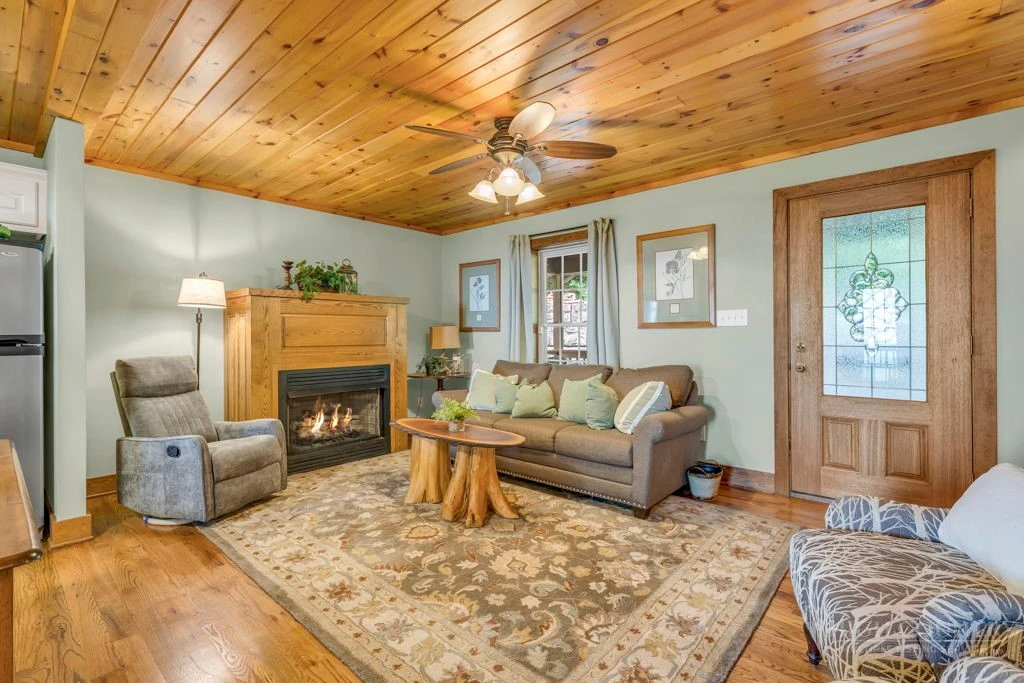 Image number 8 for the current listing