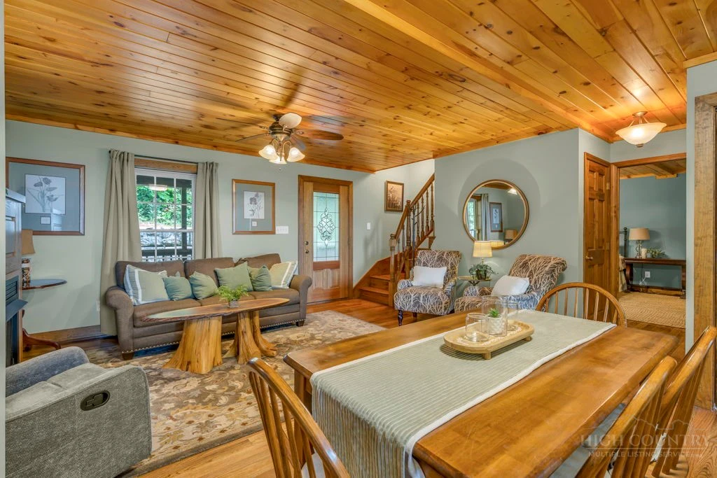 Image number 9 for the current listing