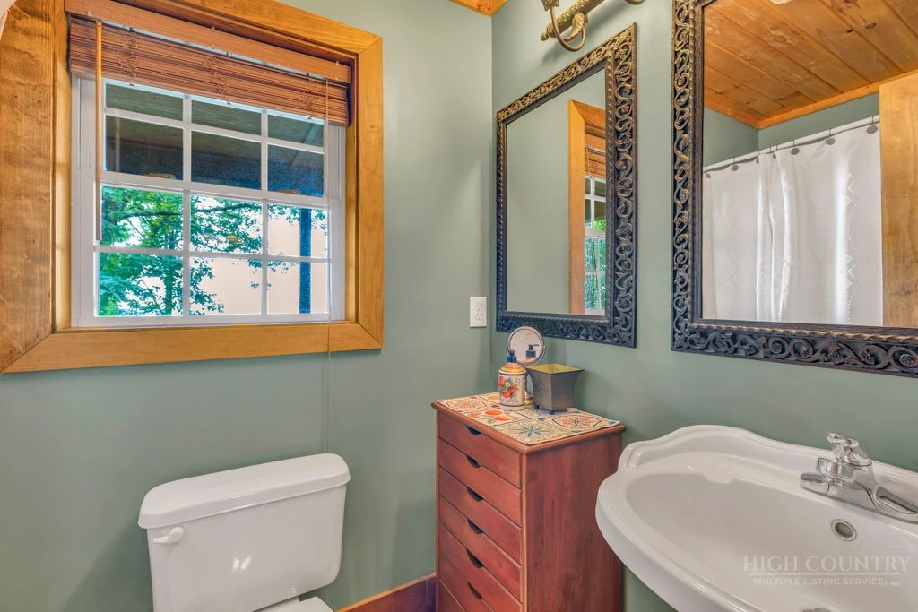Image number 11 for the current listing