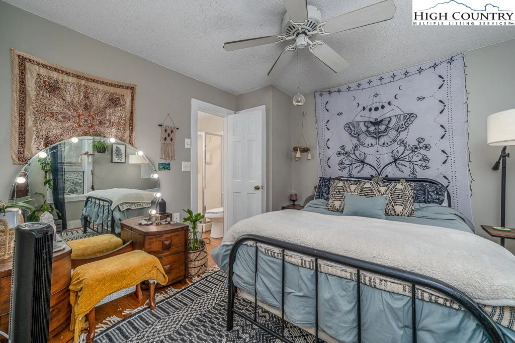Image number 3 for the current listing