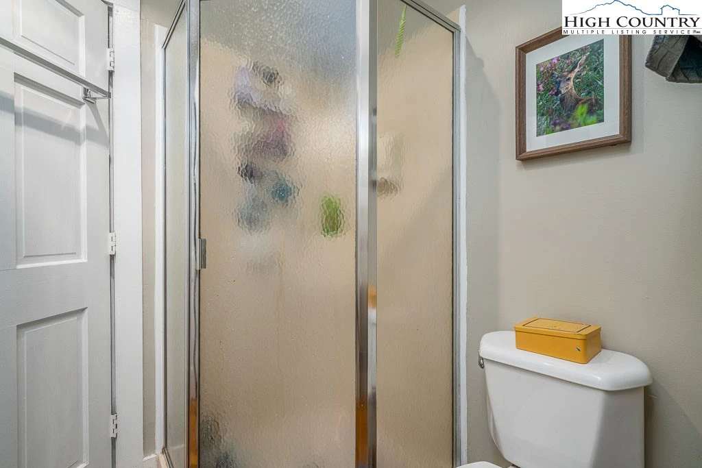 Image number 5 for the current listing