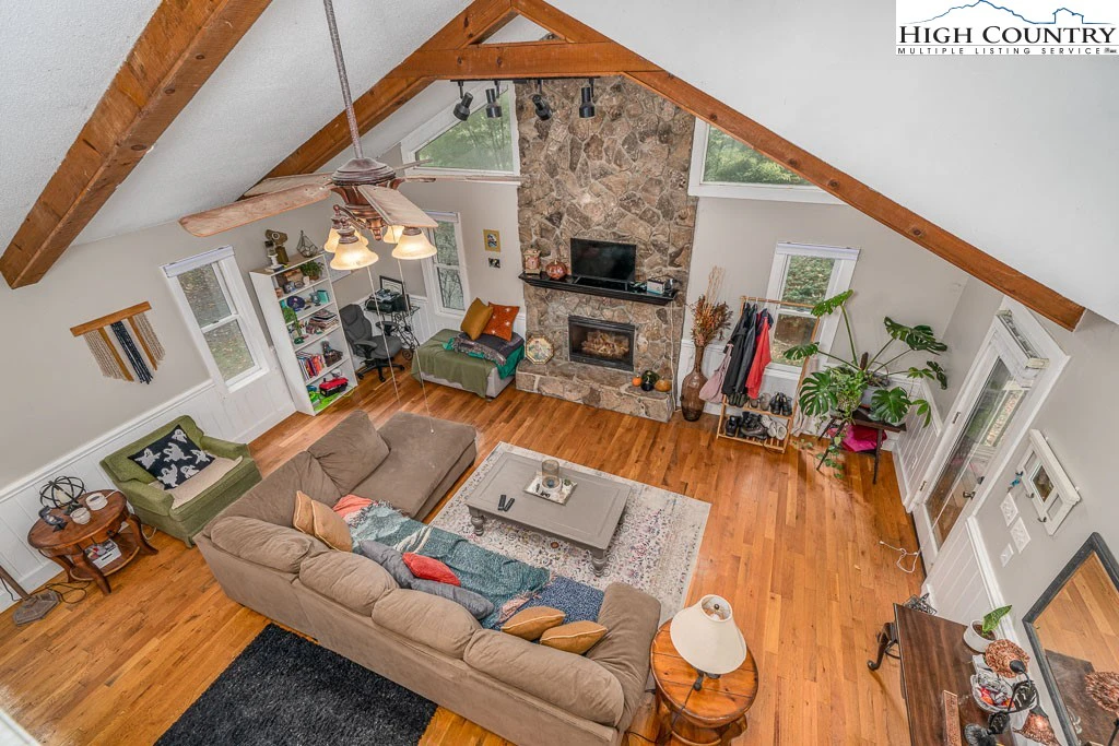 Image number 7 for the current listing