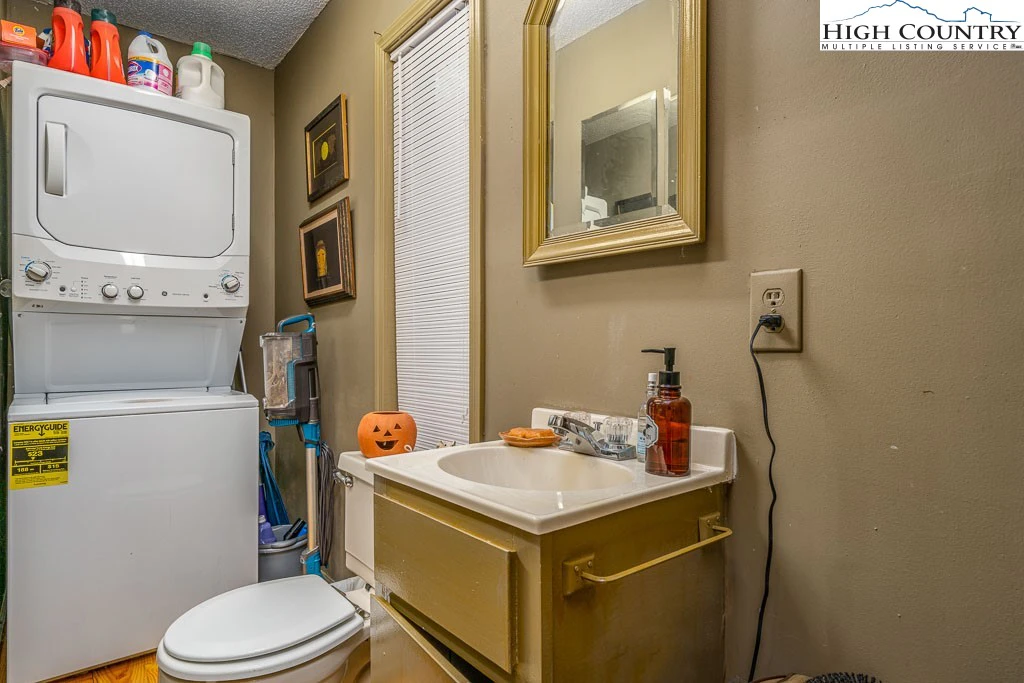 Image number 2 for the current listing