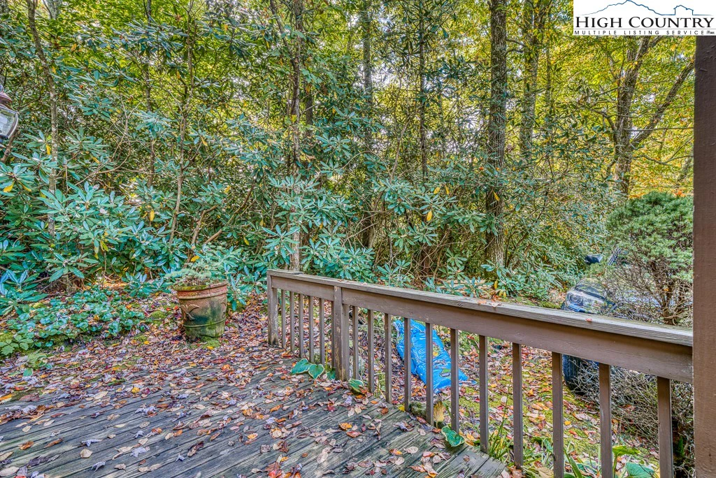 Image number 19 for the current listing