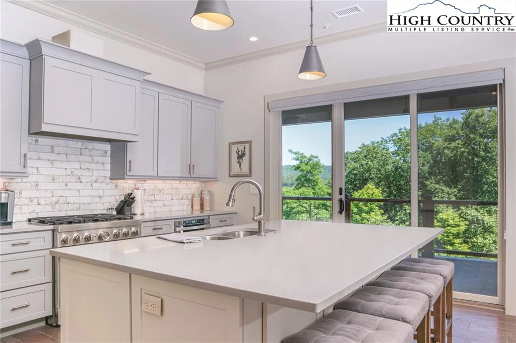 Image number 3 for the current listing