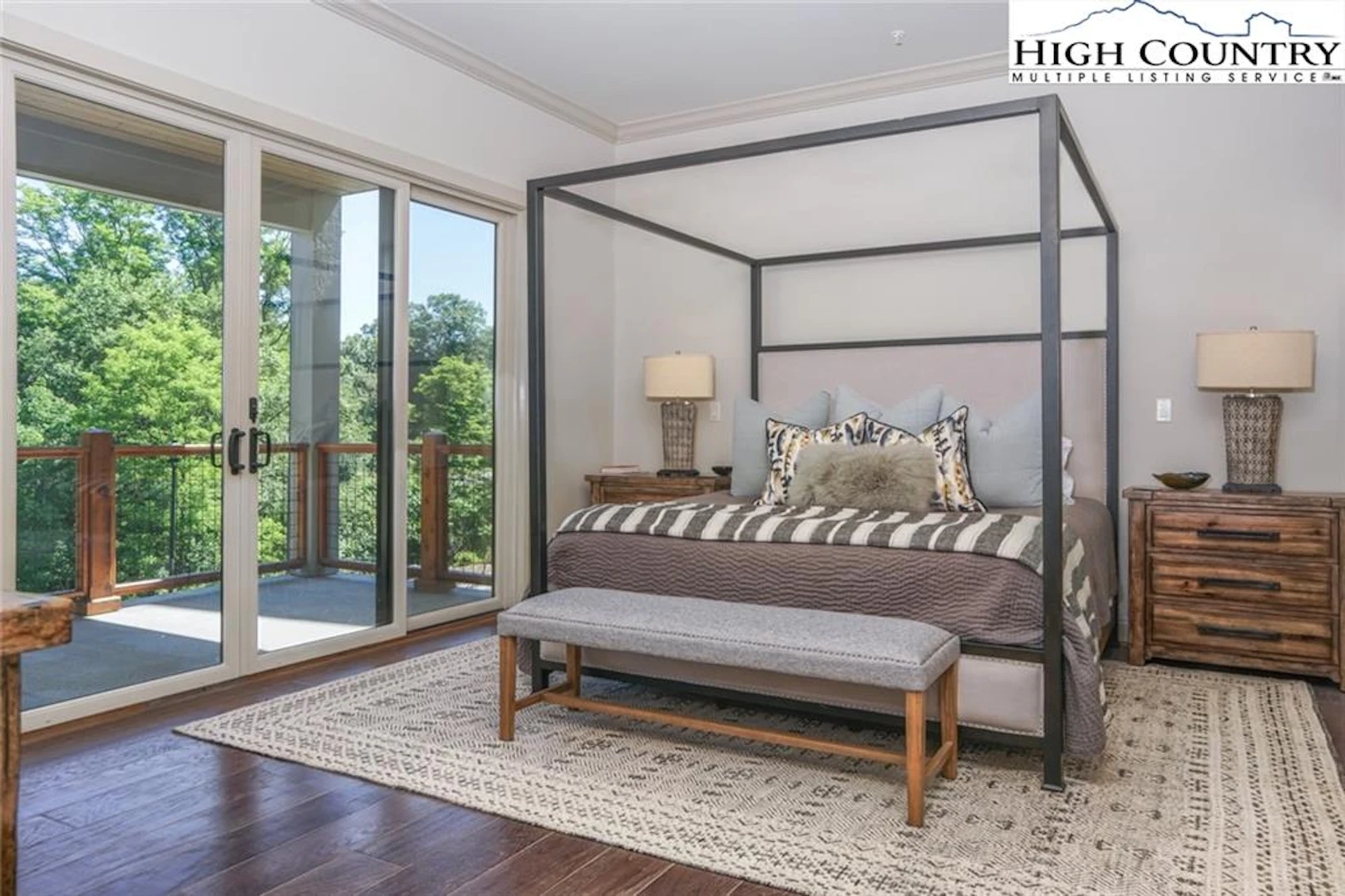 Image number 4 for the current listing