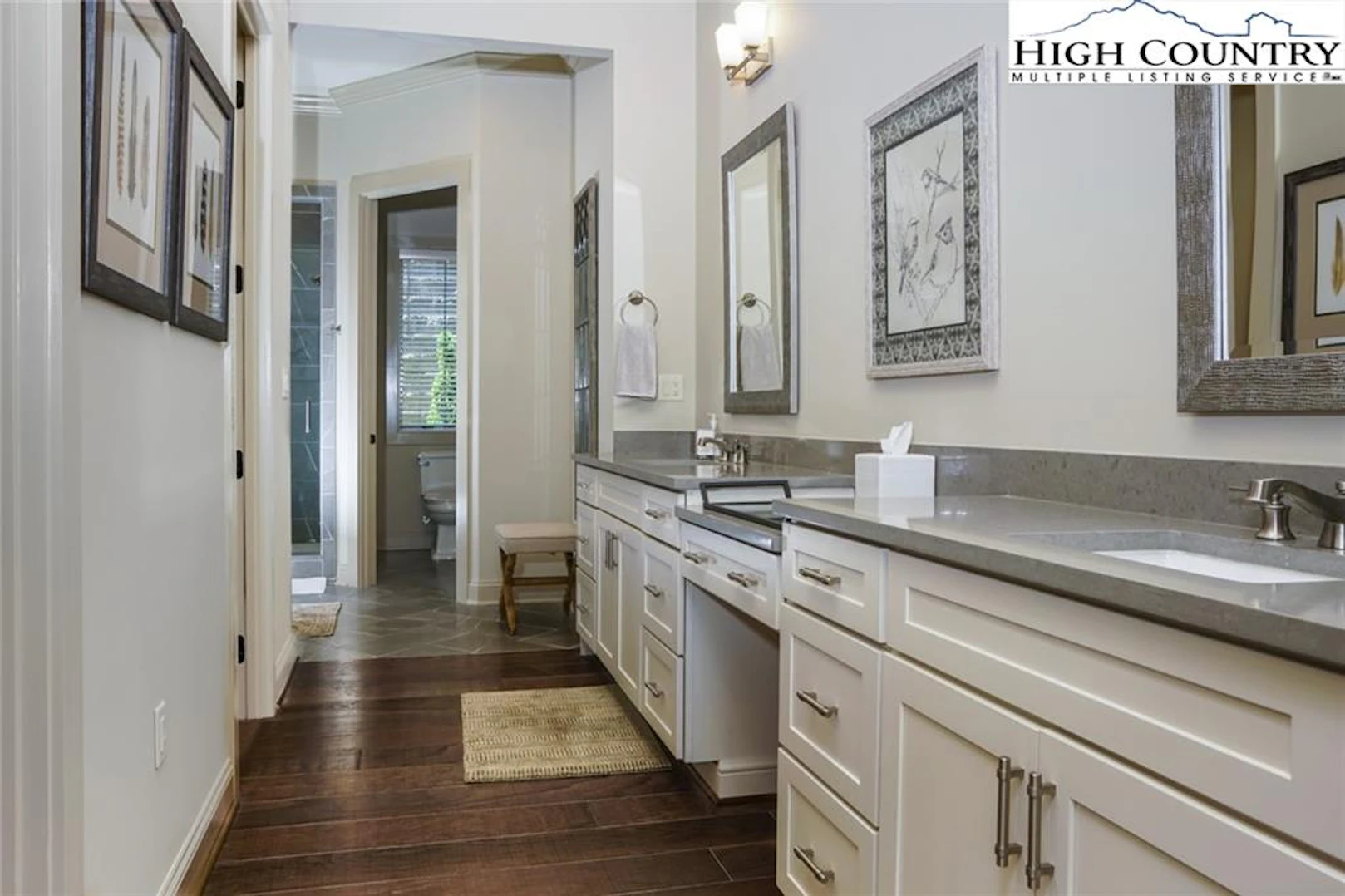 Image number 5 for the current listing