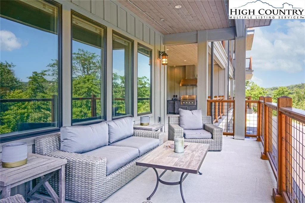 Image number 7 for the current listing