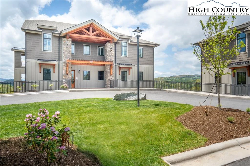 Image number 1 for the current listing