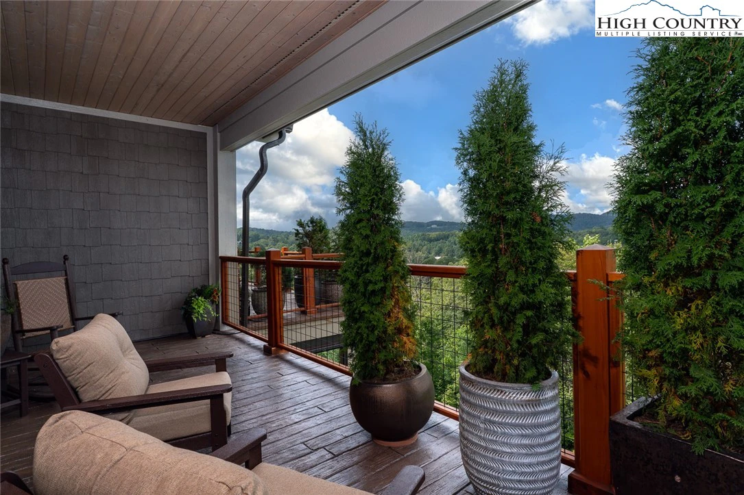 Image number 14 for the current listing
