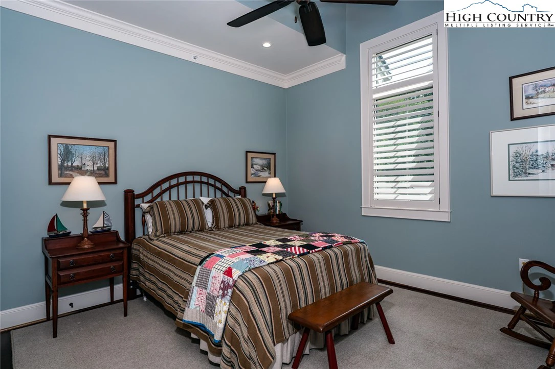 Image number 7 for the current listing