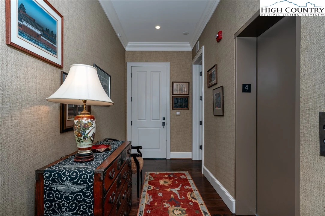 Image number 11 for the current listing