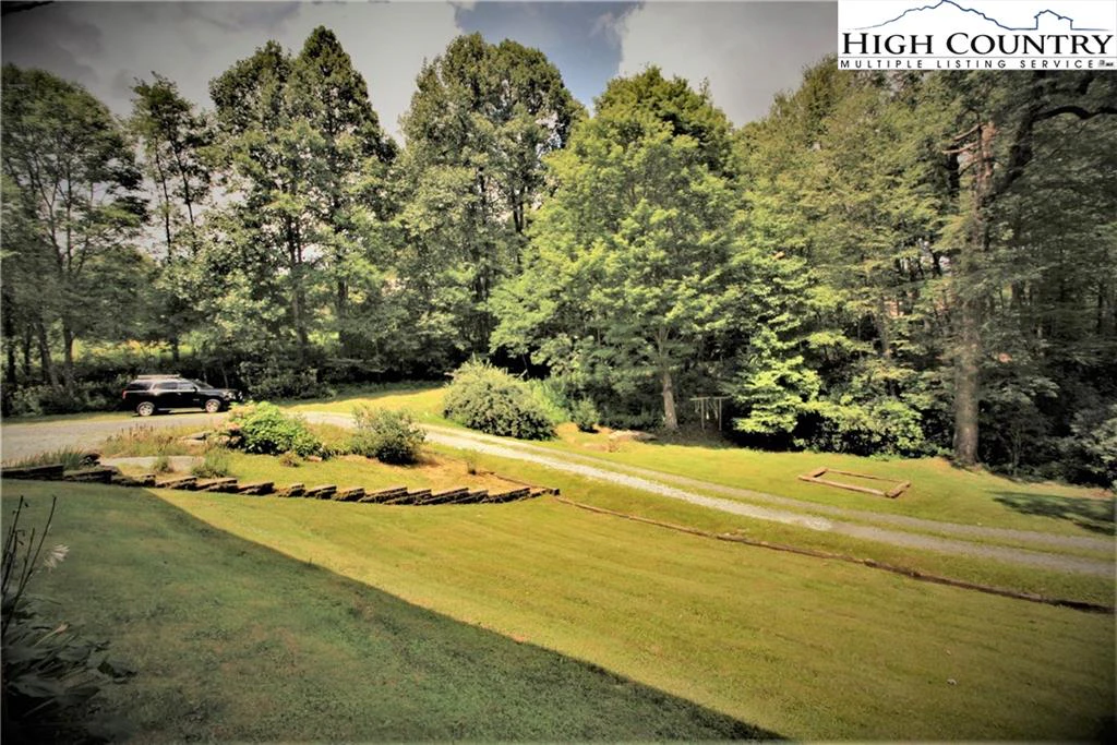 Image number 27 for the current listing
