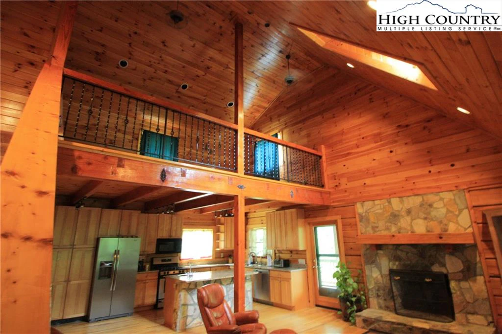 Image number 14 for the current listing