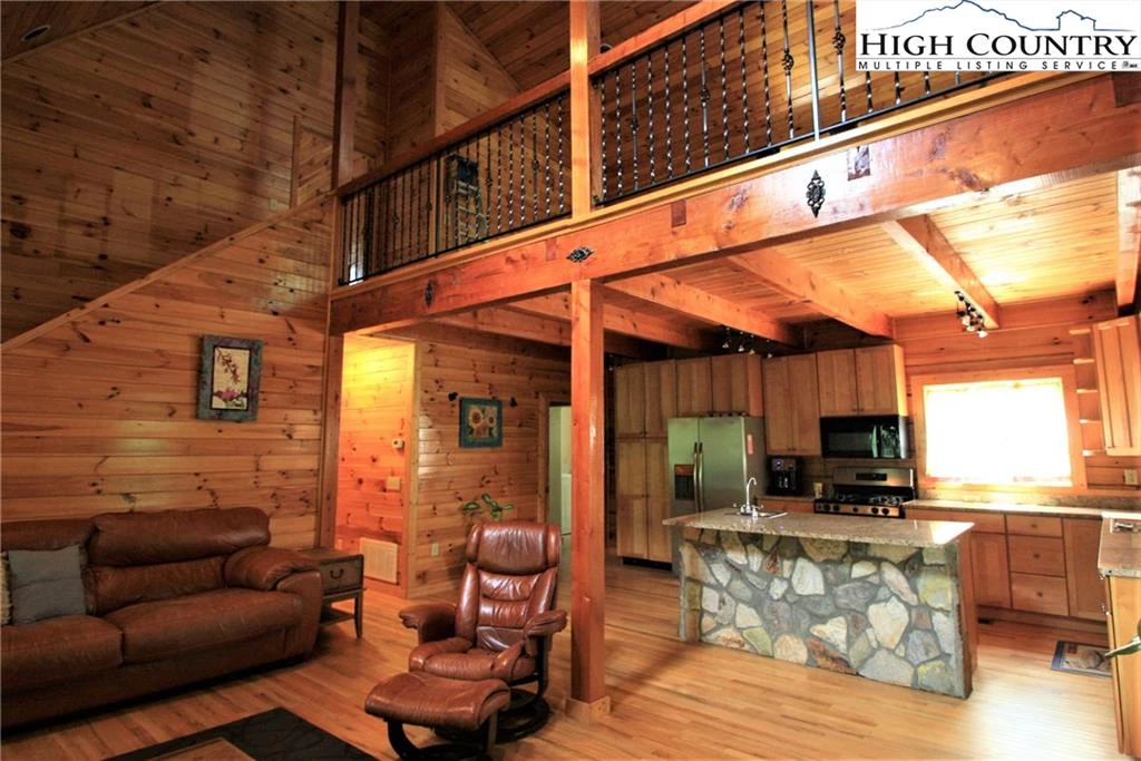 Image number 3 for the current listing
