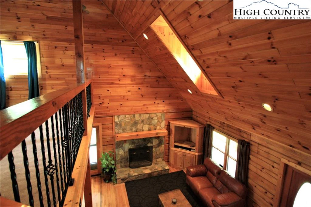 Image number 4 for the current listing