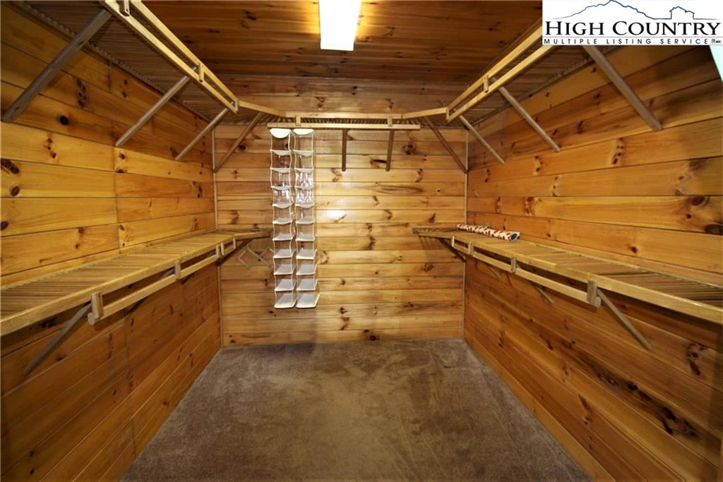 Image number 11 for the current listing