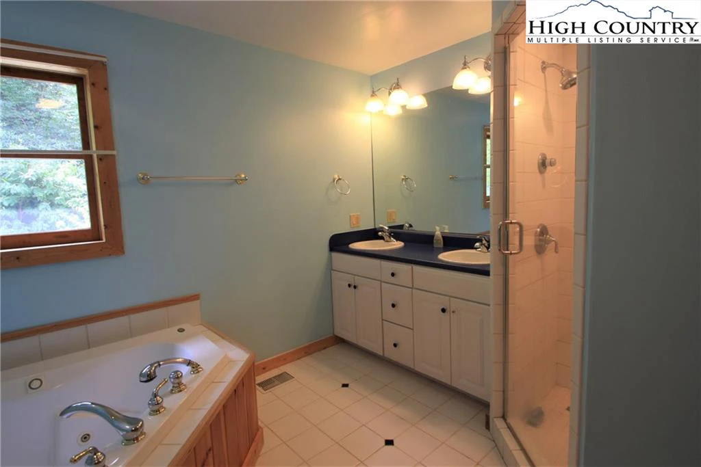 Image number 12 for the current listing
