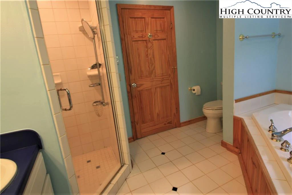 Image number 13 for the current listing