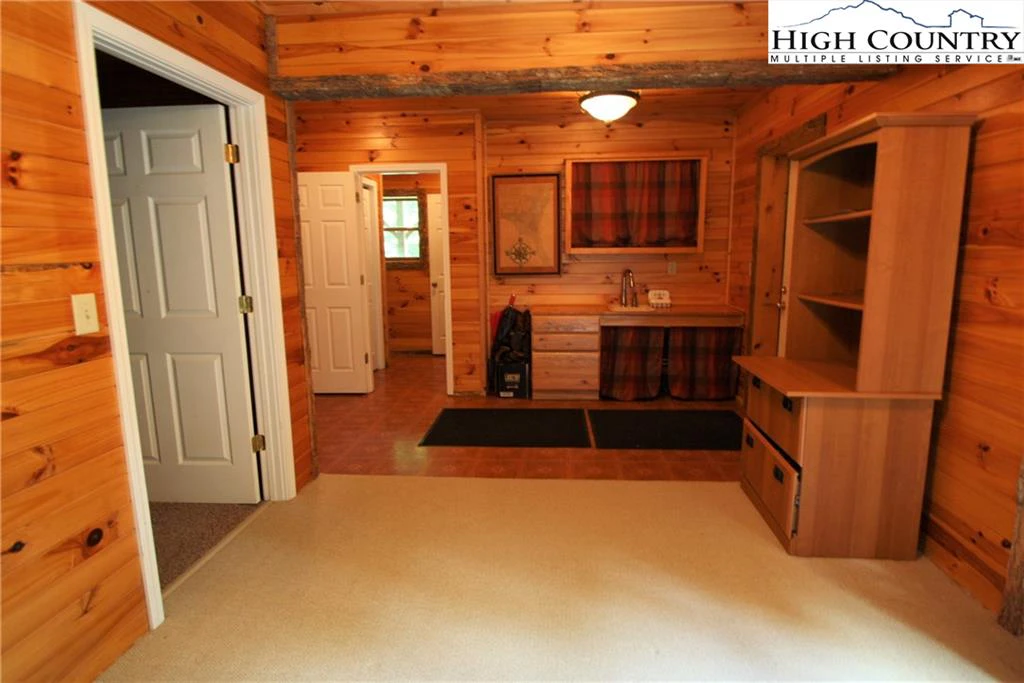Image number 16 for the current listing