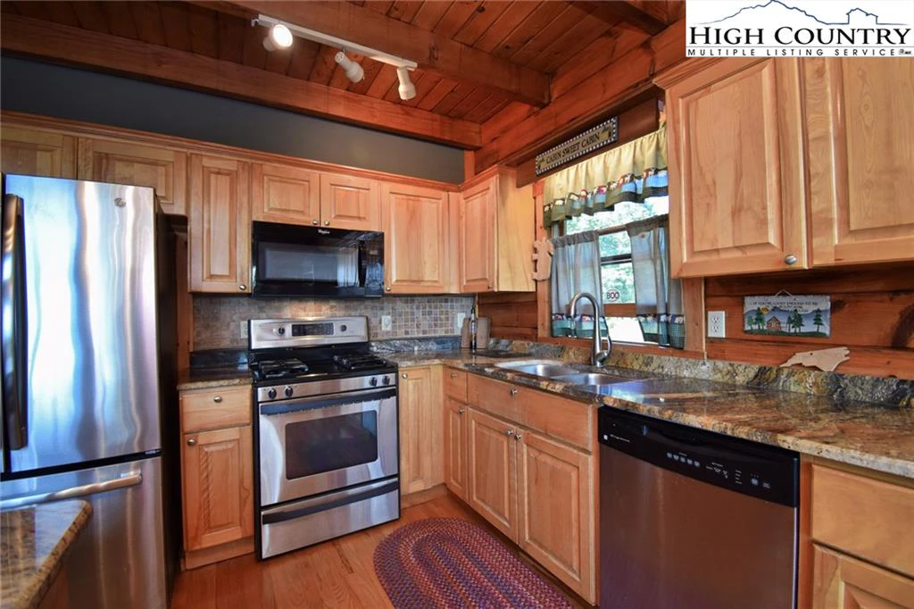 Image number 14 for the current listing