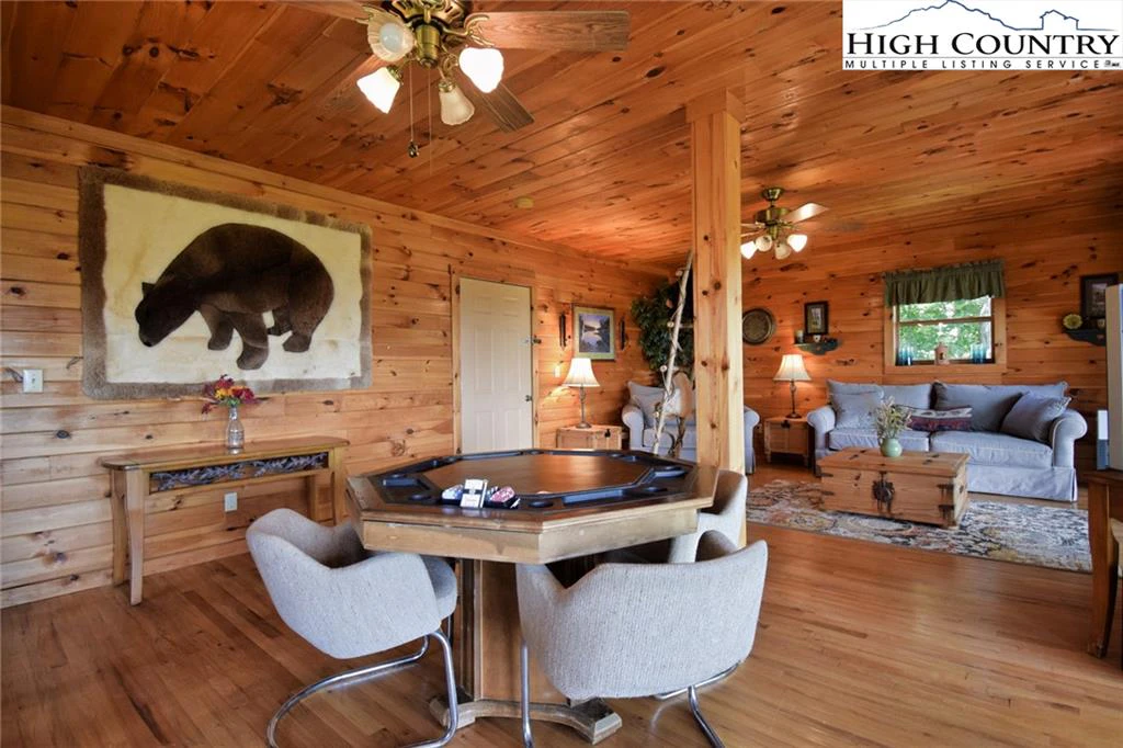 Image number 9 for the current listing