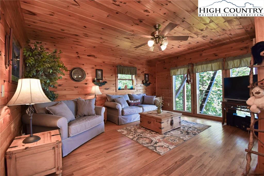 Image number 10 for the current listing