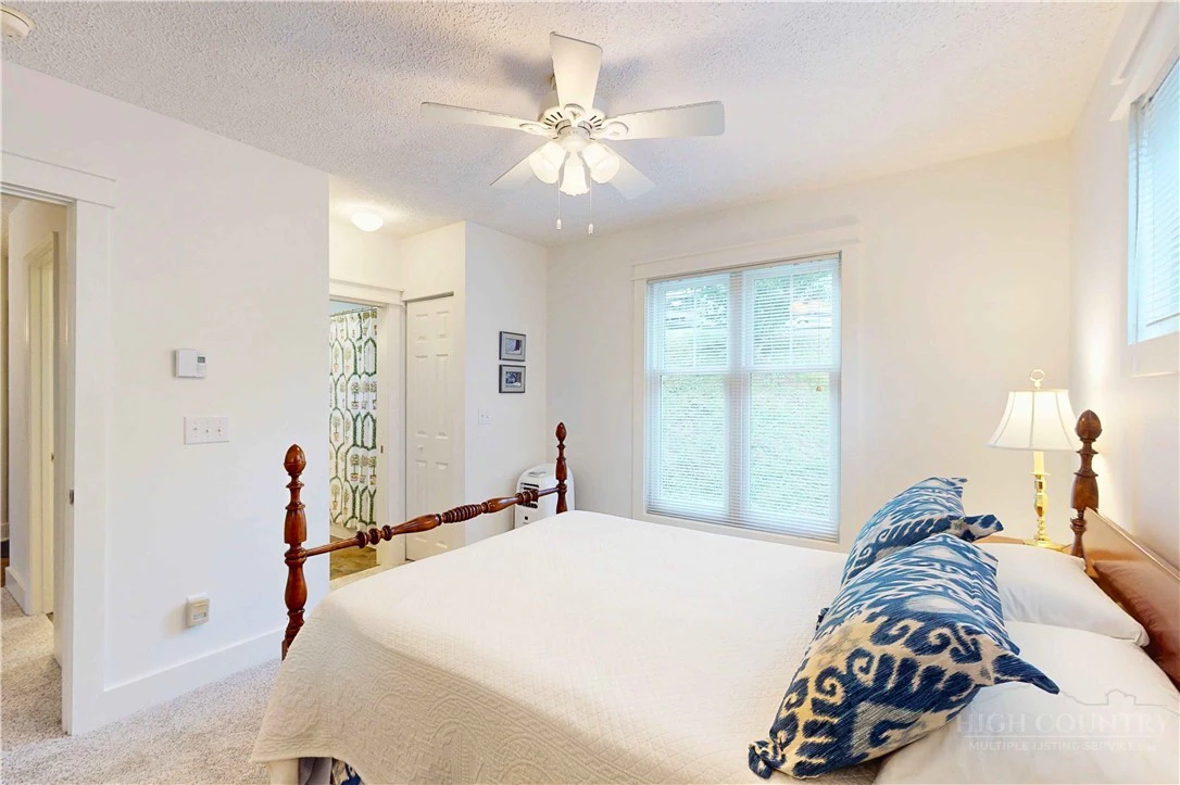 Image number 11 for the current listing