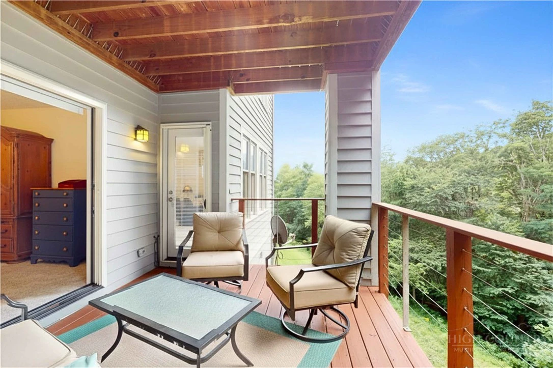 Image number 19 for the current listing